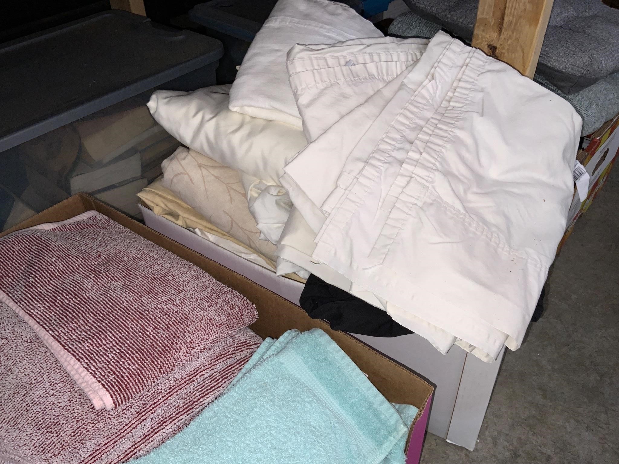 box lot of mostly king sheets