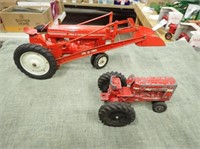 Tru Scale Tractor w/ Loader & IH Farmall "656"