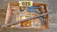 Hand tools incl pry bar, hacksaw & thread restorer
