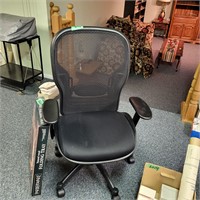B628 Black office chair w arms
