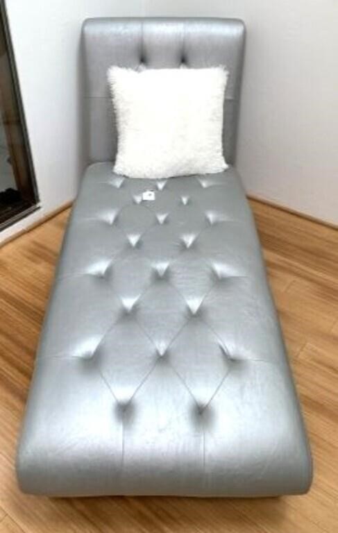 Modern Chaise Lounge in Tufted Silver