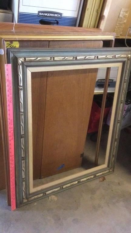 WALL MIRROR & PICTURE FRAMES