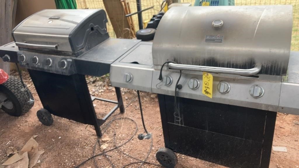 (2) GAS GRILLS & OUT DOOR FIRE PLACE
