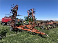 30' Mcafee PT-2 Hyd. Pull-Type Field Chisel