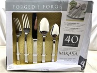Mikasa 40 Piece Dinnerware Set *damaged Box