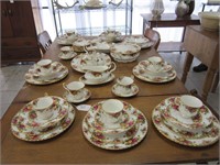 LARGE COLLECTION OF ROYAL ALBERT DINNERWARE