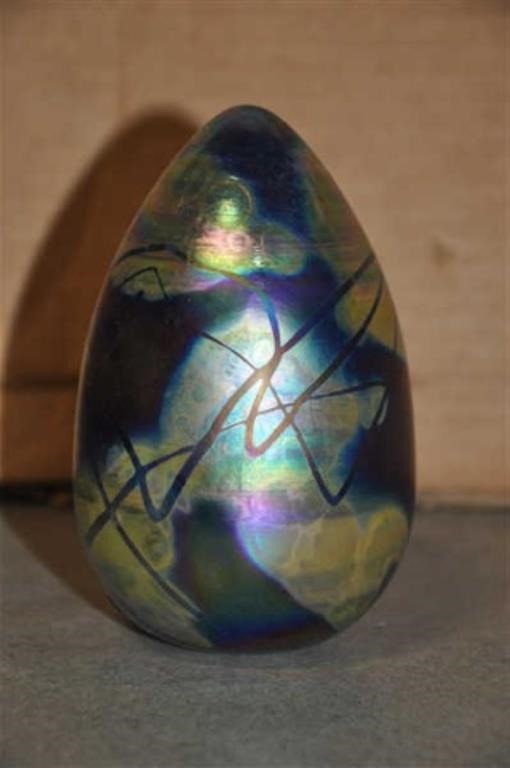 5" T Intaglio art glass egg