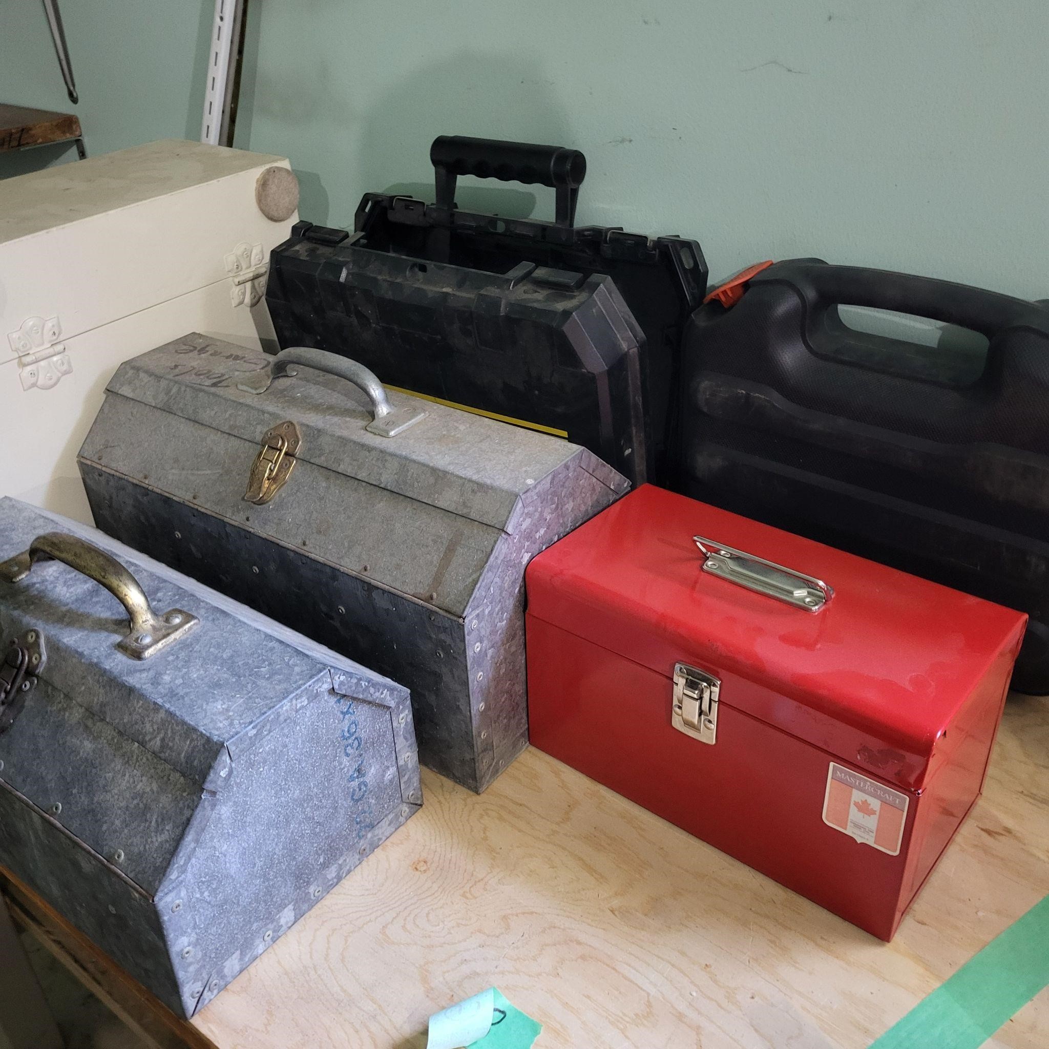 G718 Tool boxes Couple are vintage