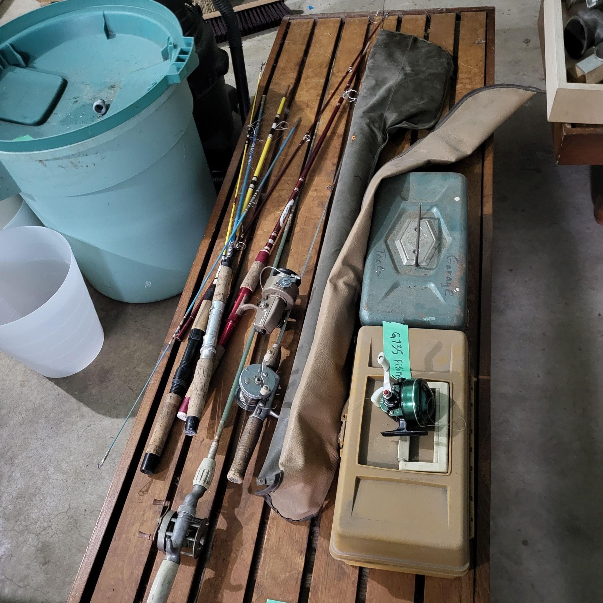 G735 Old fishing rods Tackle boxes case