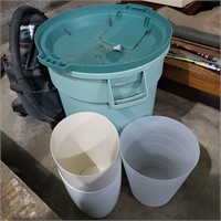 G738 Garbage cans & old tool box