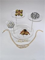 Unsigned High End: Necklace, Brooches, Set