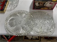 lot of two vintage cake plates