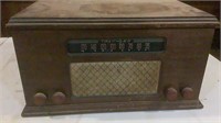 Vintage Trav-Ler Table Top Radio Record Player
