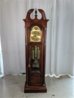 (1) Vintage Howard Miller Grandfather Clock