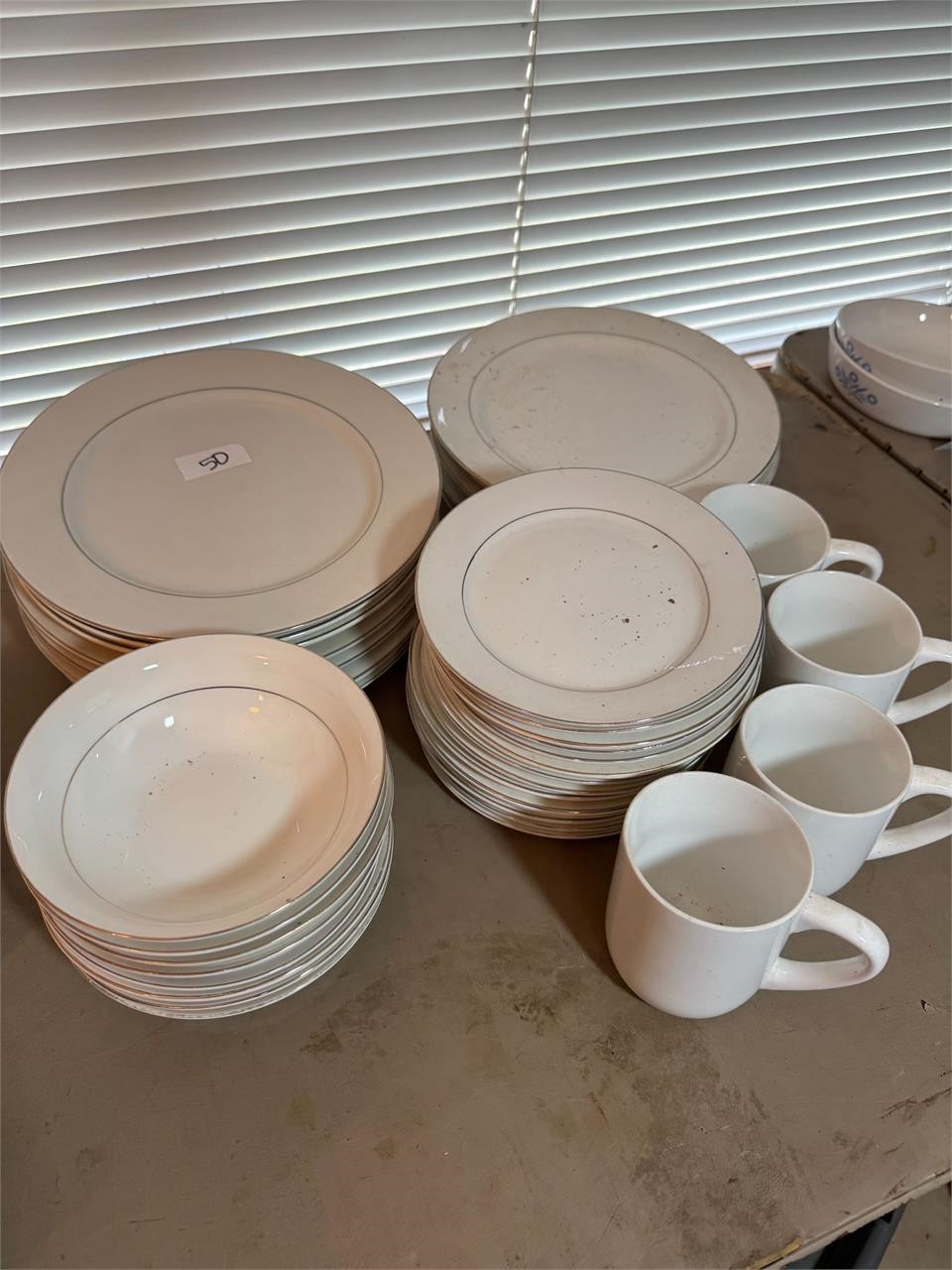 white 13 plates, 8 bowls, 14 sauces, 4 cups