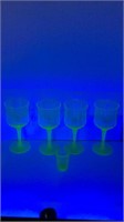 4 Uranium Optic Wine Glasses &1 Shot Glass U8D