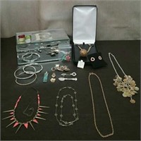 Box-Glass Jewelry Box With Necklaces, Rings,