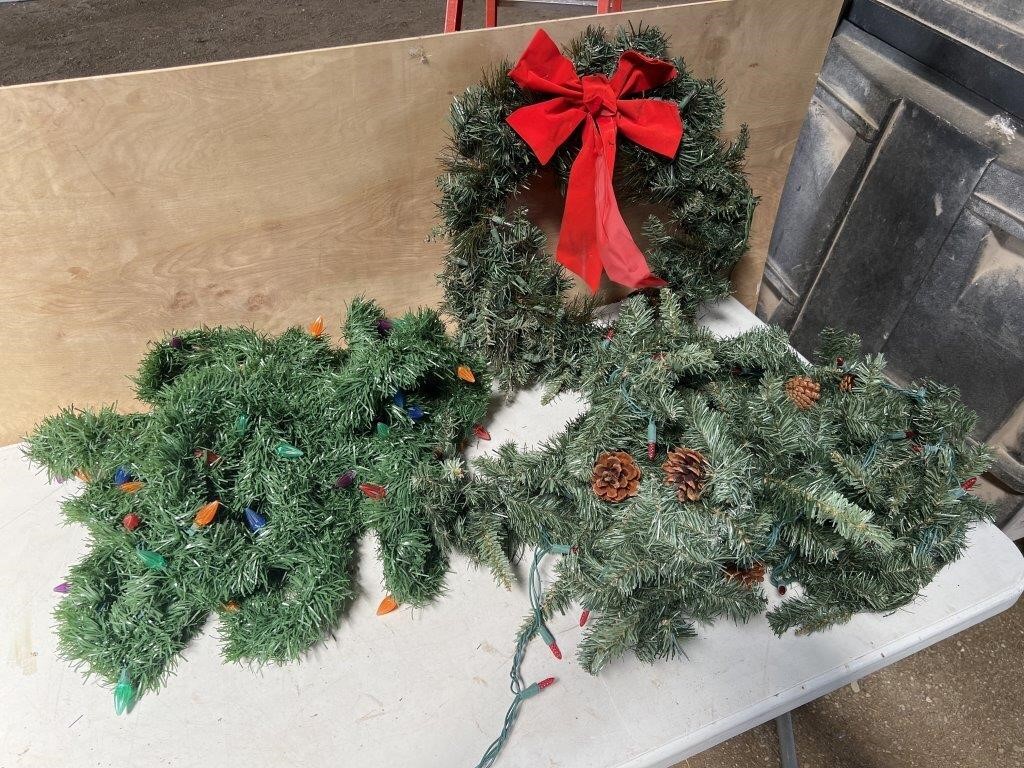 Christmas wreath & streamers