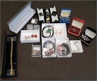 Lot of Fashion Jewelry. Necklaces, Earrings & More