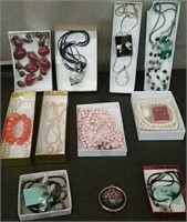 Box-11 PC. Necklaces & Earrings, Most Glass