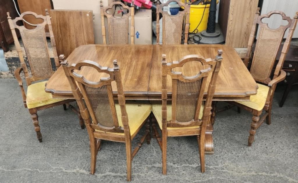 Vintage Dining Room Table and 6 Chairs