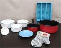 Box Mixing Bowls, Pots & Pans