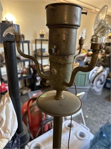 ANTIQUE LAMP / NOT TESTED / AS IS