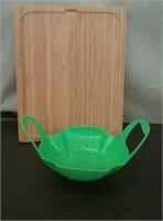 Cutting Board With On Board Mat Storage & Colander