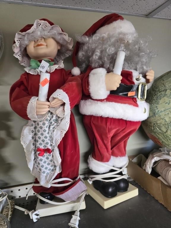 Mr. & Mrs. Clause Moving Figures