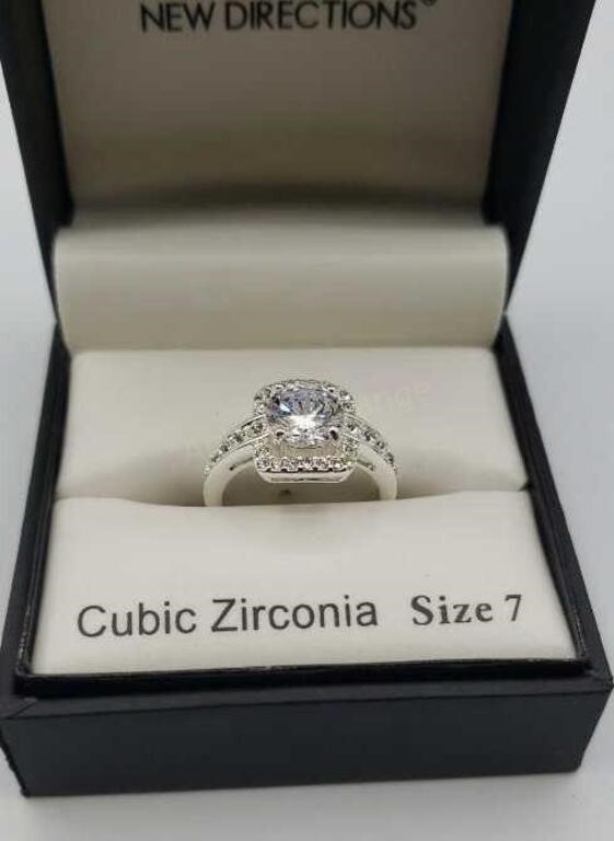 New Cubic Zirconia Ring Sz 7 Comes With Box