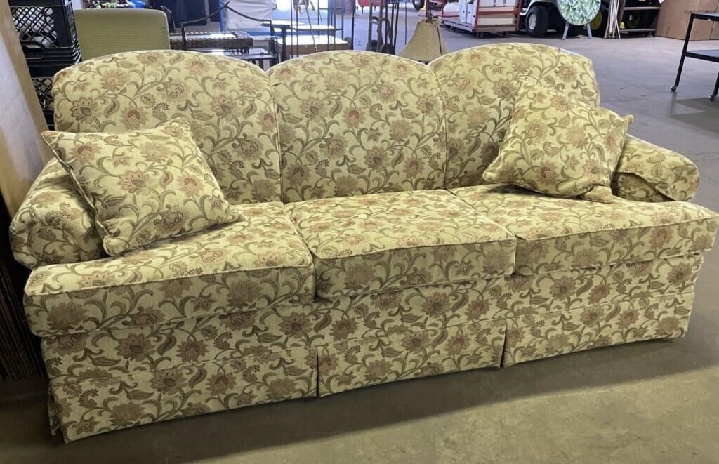 (Q) Smith Brothers Floral Couch 84” x 35” x 37”