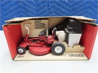 boxed 1988 ERTL Snapper Mower Diecast Toy NICE