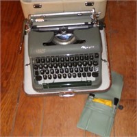 VINTAGE OLYMPIA TYPEWRITER IN CASE