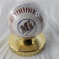 Signed Mariners baseball in case, no certificate