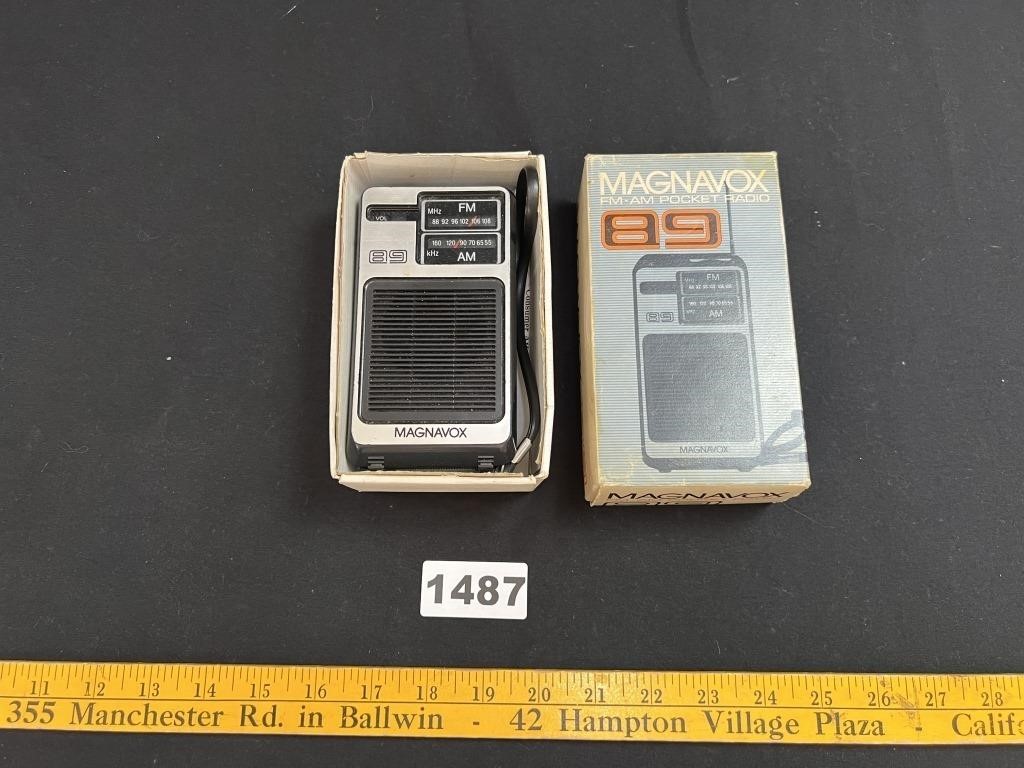 Vintage Magnavox Pocket Radio