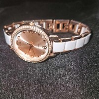 rose gold & white color quartz watch