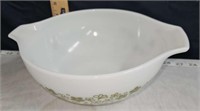 white with green pyrex bowl