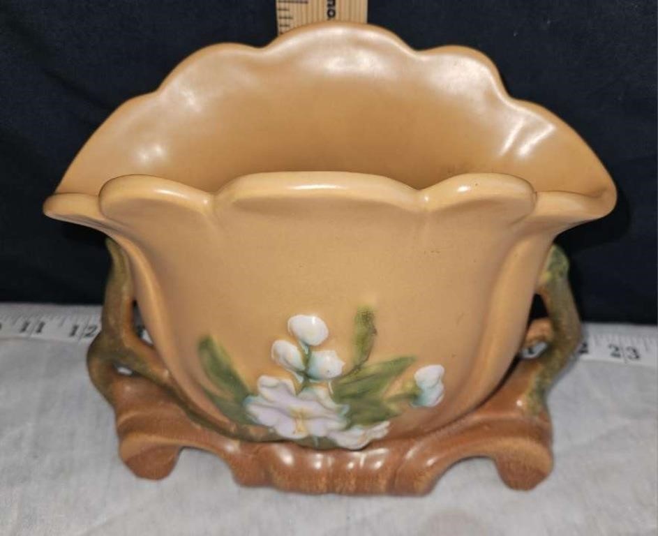roseville vase (unmarked)