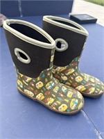 Boys Muck boots size youth 2/3
