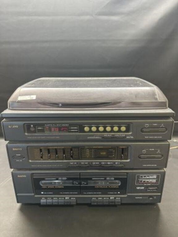 Working Sanyo Stereo system w/ turn table