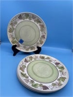 6 Vintage Plasticware Plates