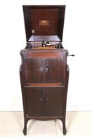 Victrola VV-100 Mahogany Phonograph