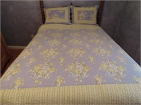 Quilted Bed Cover & Pillows