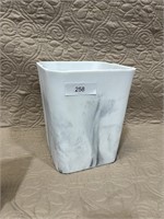 Marbled trash can