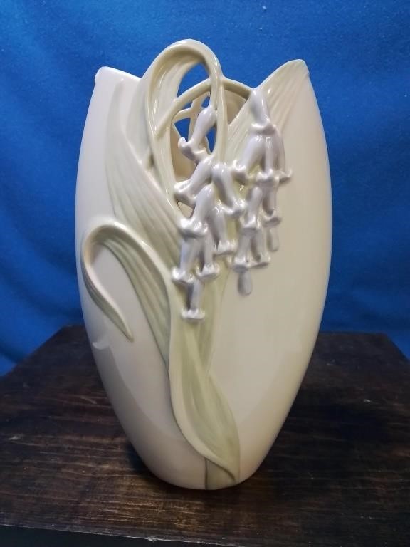 Lennox floral blossom bluebell vase 7 inches tall