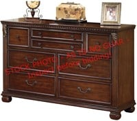 B526-31 Leahlyn Dresser