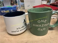 2 coffee mugs