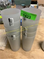 10 plastic cups