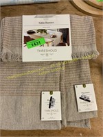 Threshold table runner & 2 sets of placemats