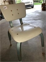 VINTAGE CHILDS CHAIR